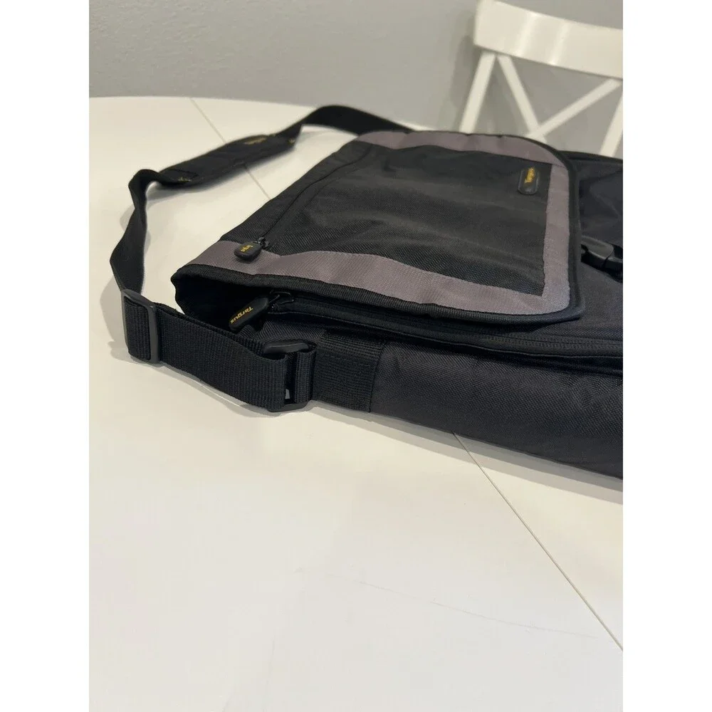 Targus Large Laptop Messenger Bag 17